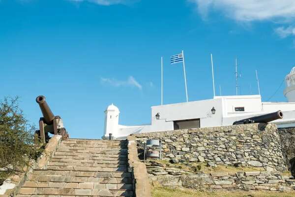 Capitán de la Armada sigue grave tras ser baleado en Uruguay - Nacionales - ABC Color