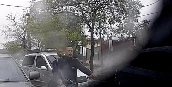 ENTRAN AL AUTO Y ASALTAN AL CONDUCTOR - La Voz del Norte
