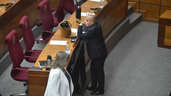 Falta de cuórum en Senado frustra intento de pérdida de investidura de Kattya González - Radio Imperio 106.7 FM