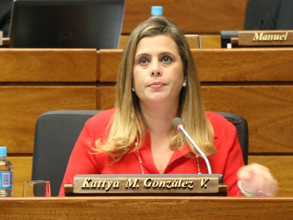 Presentan pedido de pérdida de investidura de la senadora Kattya González - La Tribuna