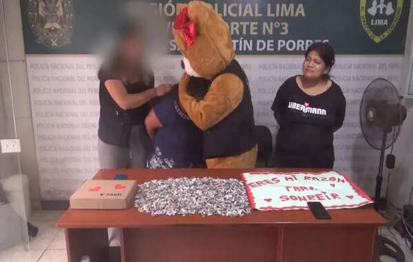 San Valentín: Un policía de Perú se disfraza de oso gigante para detener a una delincuente - Mundo - ABC Color