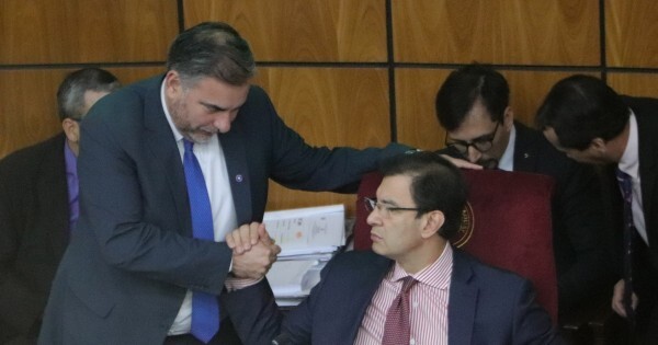 El cartismo consigue el quórum para la segunda extraordinaria y negocia con los colorados disidentes para echar a Kattya