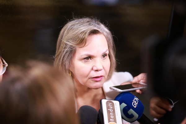 Plantean que Kattya González sea suspendida por 60 días sin goce de sueldo | 1000 Noticias