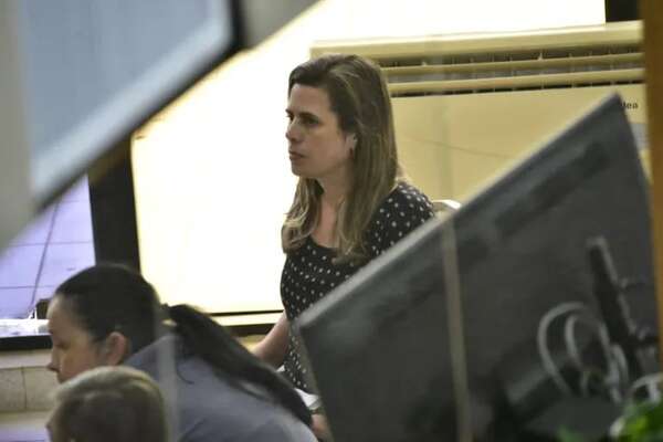 Kattya González llegó a la sala de sesiones y dijo esto a los cartistas - Política - ABC Color