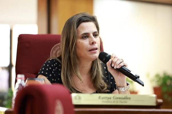 Senado expulsó a Kattya en medio de serias críticas por avasallar institucionalidad - Megacadena - Diario Digital
