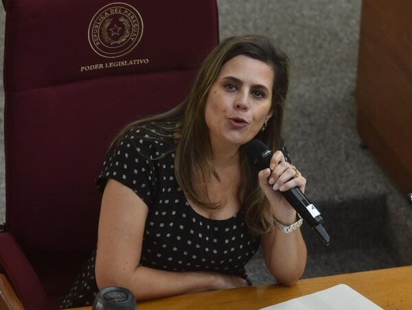 Los senadores que votaron por la pérdida de investidura de Kattya González · Radio Monumental 1080 AM