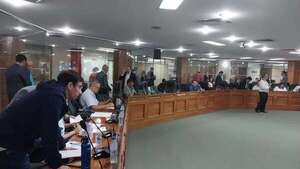 Concejales de Asunción piden enrejar plaza Carlos Antonio López, tras violento asalto a una joven - Nacionales - ABC Color