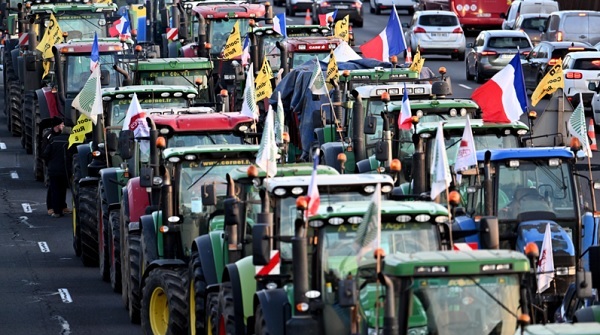 Agricultores enfurecidos por transición ecológica de la UE y competencia de importaciones