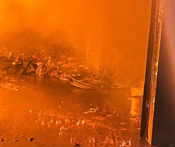 Incendio en edificio de Ciudad del Este: paredes y pisos inestables y alta temperatura - ABC en el Este - ABC Color