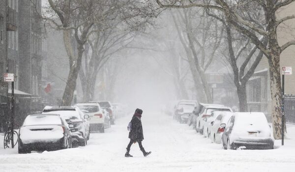 Más de 1.200 vuelos cancelados por el fuerte temporal de nieve que afecta a Nueva York y alrededores - ADN Digital