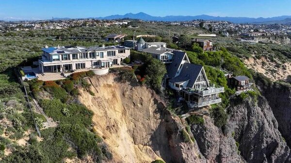 Intensas lluvias dejaron casas al borde del precipicio en California