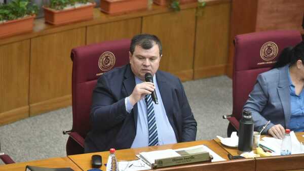 Tras expulsión de Kattya González, Dionisio Amarilla volvió a criticar a legisladora