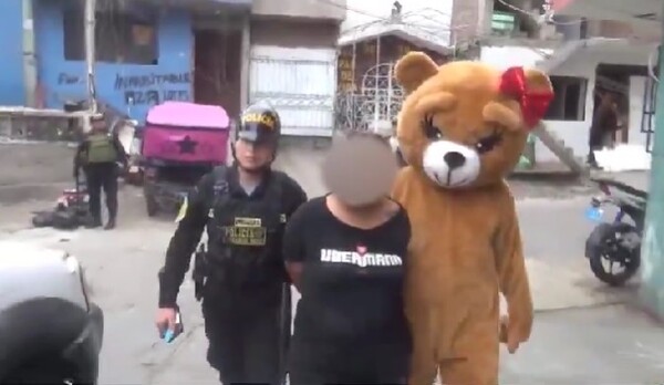 (VIDEO) “Oso policía” intervino en operativo narco durante San Valentín
