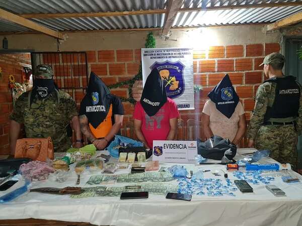 Antinarcóticos allanó vivienda en Capiatá y aprehendió a tres personas - Policiales - ABC Color
