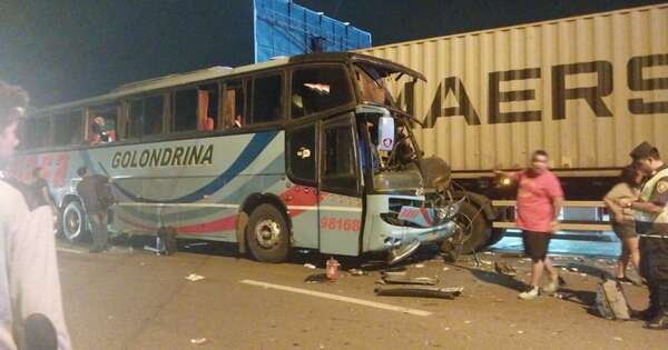Diario HOY | Grave accidente entre bus y camión deja 13 heridos