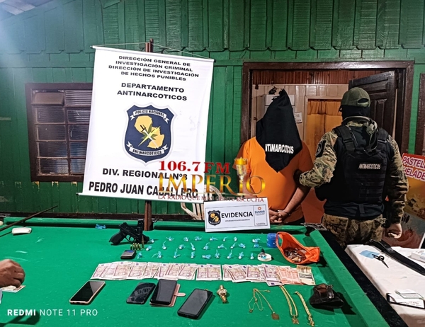 Antinarcóticos detuvo a supuesto microtraficante en el barrio Bernardino Caballero - Radio Imperio 106.7 FM
