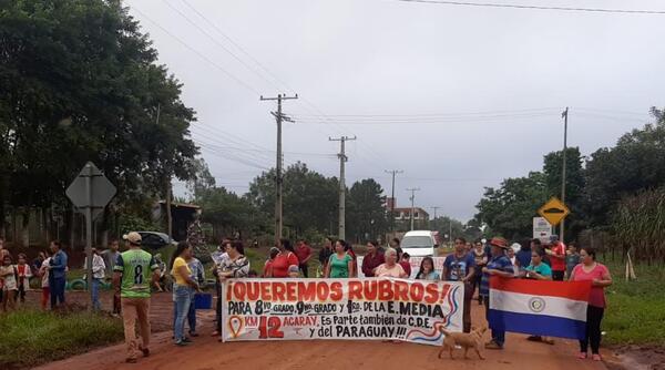 Padres cierran ruta para exigir rubros en una escuela del km 12 de CDE - La Clave