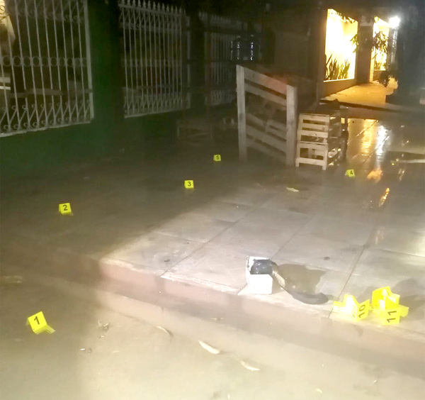 Desconocidos rocían a balazos una vivienda y un vehículo - La Clave