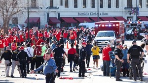 Pánico en EE.UU.: dos muertos y 21 heridos tras tiroteo en desfile del campeón del Super Bowl - Unicanal