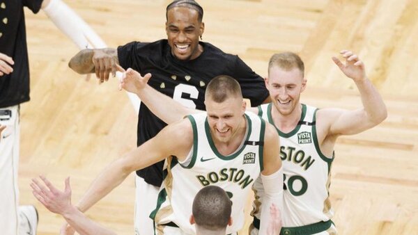 San Valentín trae rosas para los Celtics, los Lakers y los Mavericks