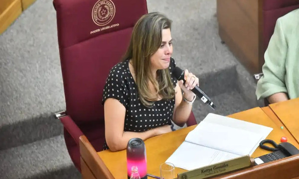 OEA califica de “violencia política de género” la expulsión de Kattya González