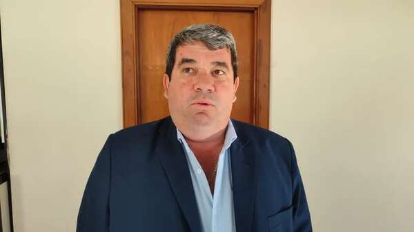 Exdiputado colorado vuelve a chicanear y suspende preliminar por “merienda escolar” - Nacionales - ABC Color