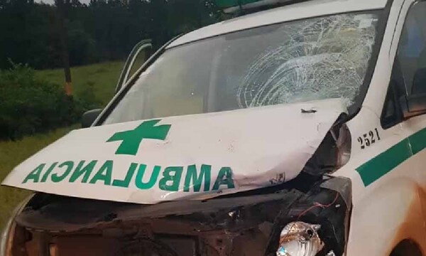 Mueren dos hombres en moto embestidos por una ambulancia en Itapúa – Prensa 5