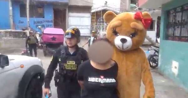 Diario HOY | Trampa del amor: Policía vestido de ‘osito cariñosito’ atrapa a una narcotraficante