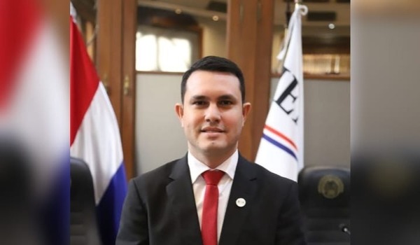 Hernán Rivas está procesado por presunto título falso - Judiciales.net