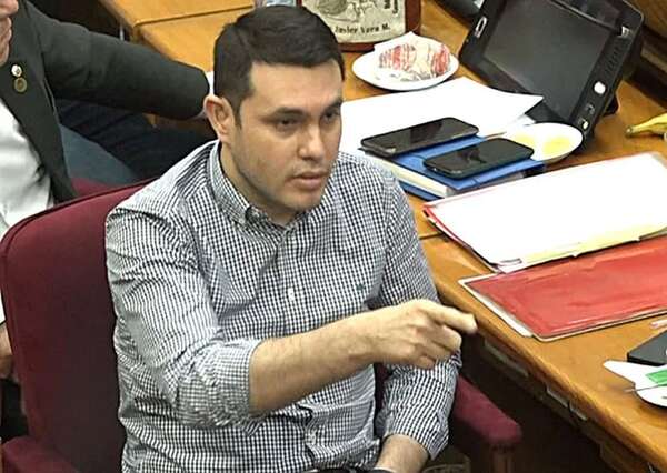Admiten imputación y procesan al senador Hernán Rivas - Política - ABC Color