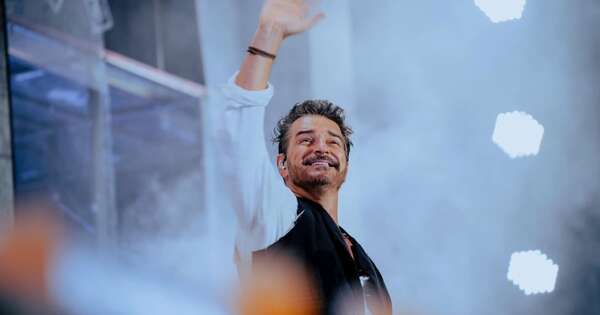 La Nación / Rinden tributo a Ricardo Arjona