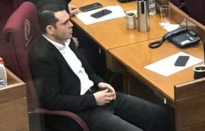 Tras ser desaforado, juez admite imputación contra Hernán Rivas