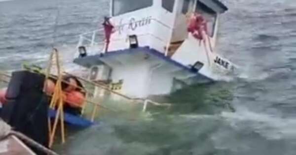 La Nación / Río Paraná: remolcador se hundió y sus tripulantes se salvaron de milagro