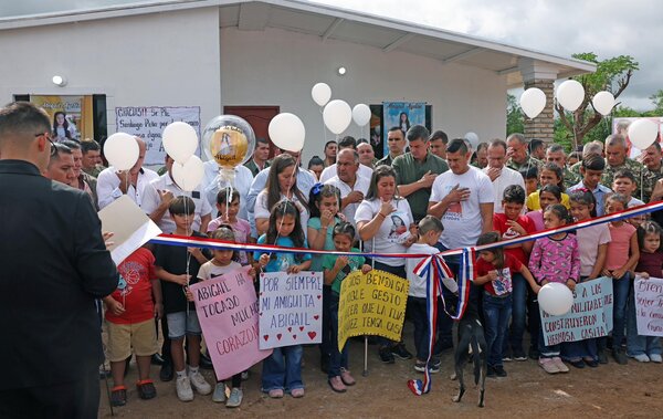 Entrega de viviendas y homenaje a la niña Abigail en la comunidad Guaicá de Santaní - .::Agencia IP::.