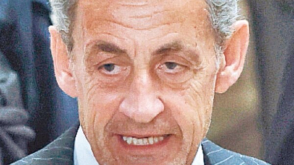 Ex presidente francés, condenado por financiamiento irregular