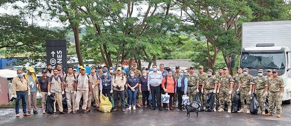 Realizan una jornada de eliminación de mosquitos en el Puente de la Amistad - ADN Digital