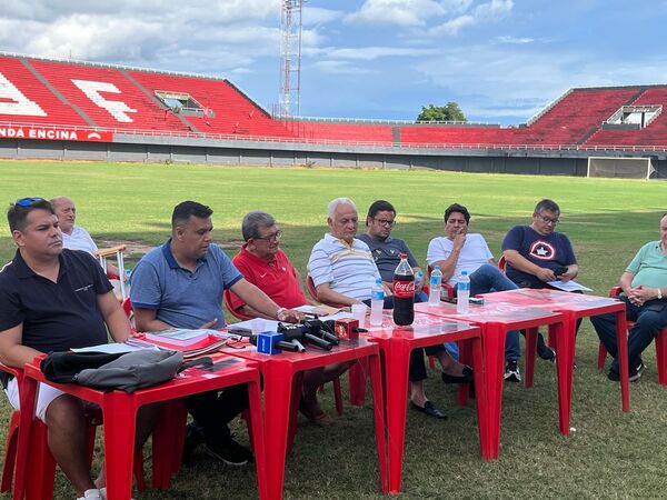 Dicen que Fabián Aranda retiró G. 150 millones de la APF y no rindió cuentas - La Clave