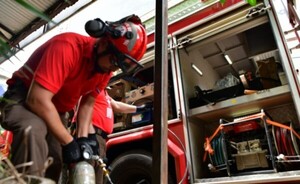 Historia de bomberos que combaten el fuego en CDE