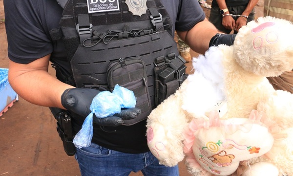 Luque: En oso de peluche mujer reincidente en venta de drogas escondía piedras de crack