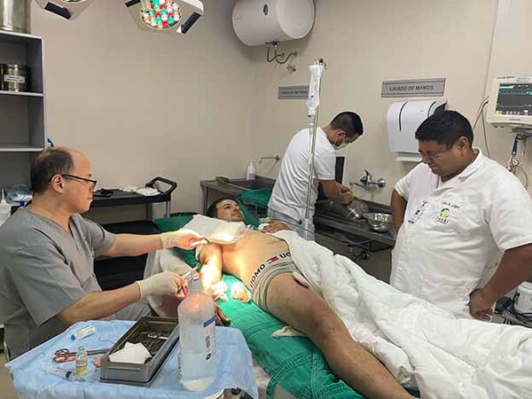 Bombero herido con esquirlas de vidrio en edificio siniestrado de CDE es atendido en Hospital del Área 2 | DIARIO PRIMERA PLANA
