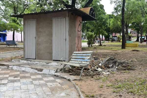 Otra plaza de Asunción que “Nenecho” tiene en abandono - Nacionales - ABC Color