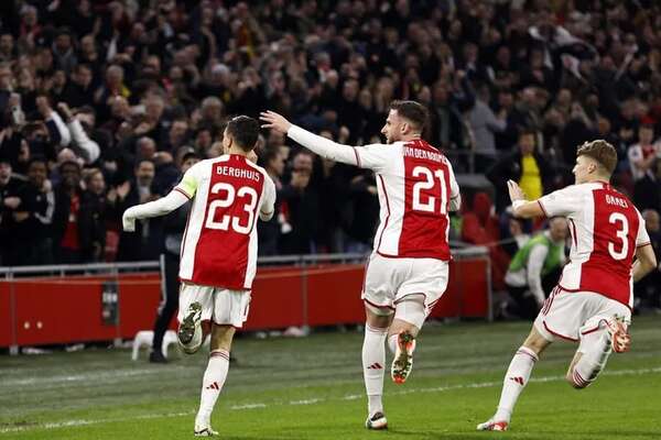 El Ajax se aferra a sus opciones de clasificación con una remontada final - Fútbol Internacional - ABC Color