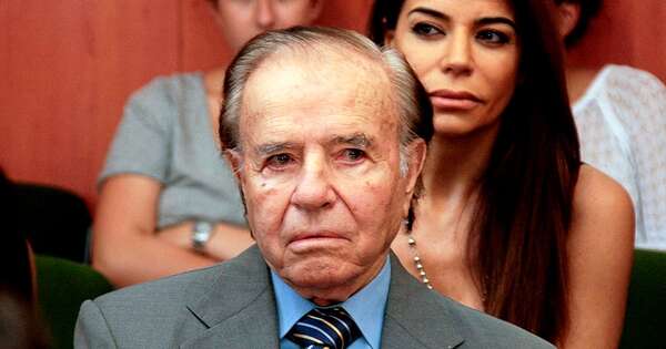 La Nación / En el tercer aniversario de muerte, vandalizan tumba de Carlos Menem y la de su hijo