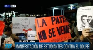 Estudiantes de la UNA se manifiestan contra el golpe parlamentario | Telefuturo