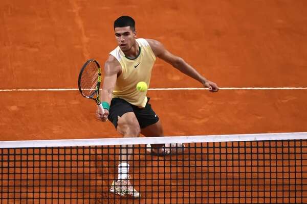Alcaraz debuta con victoria en el ATP de Buenos Aires - Polideportivo - ABC Color