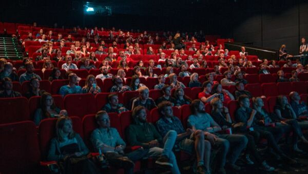 De a dos: salas de cine se llenaron de romance y buena recaudación gracias a San Valentín