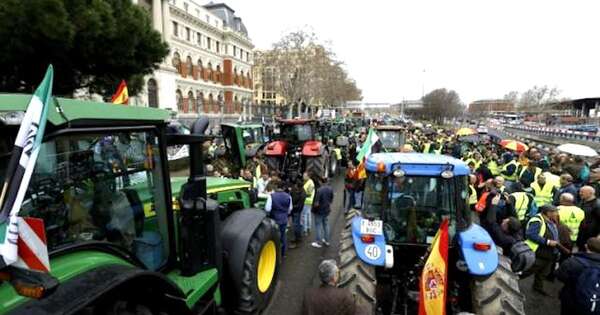 La Nación / Agricultores copan el centro de Madrid
