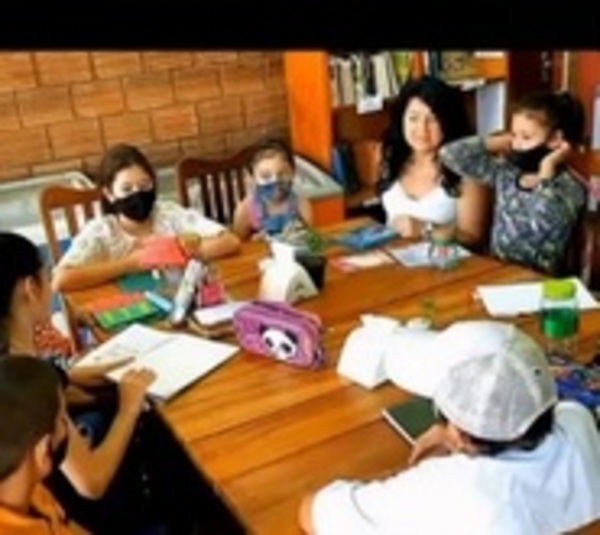 Docente acerca la lectura a niños de escasos recursos en Caaguazú - Paraguay.com