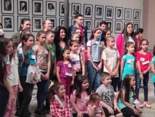 Profesora busca cambiar la vida de los niños con una biblioteca comunitaria · Radio Monumental 1080 AM