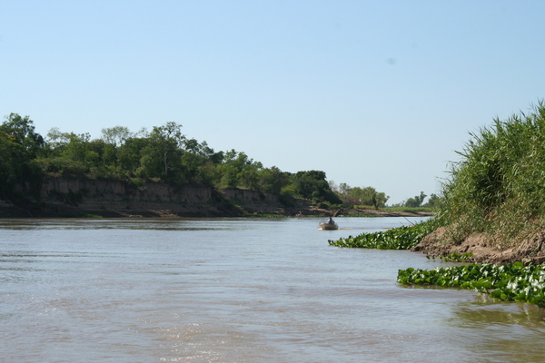 Ñeembucú: Pescador es encontrado muerto en aguas del río Paraná - Oasis FM 94.3
